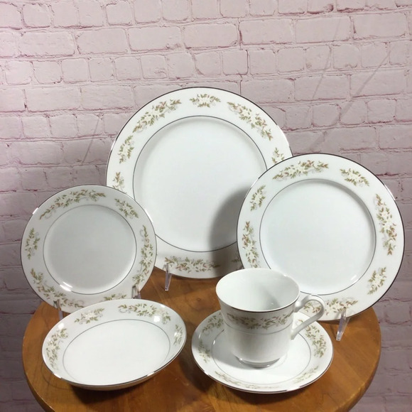 International Silver Company Other - International Silver Company 326 Springtime - 6 Piece Place Setting